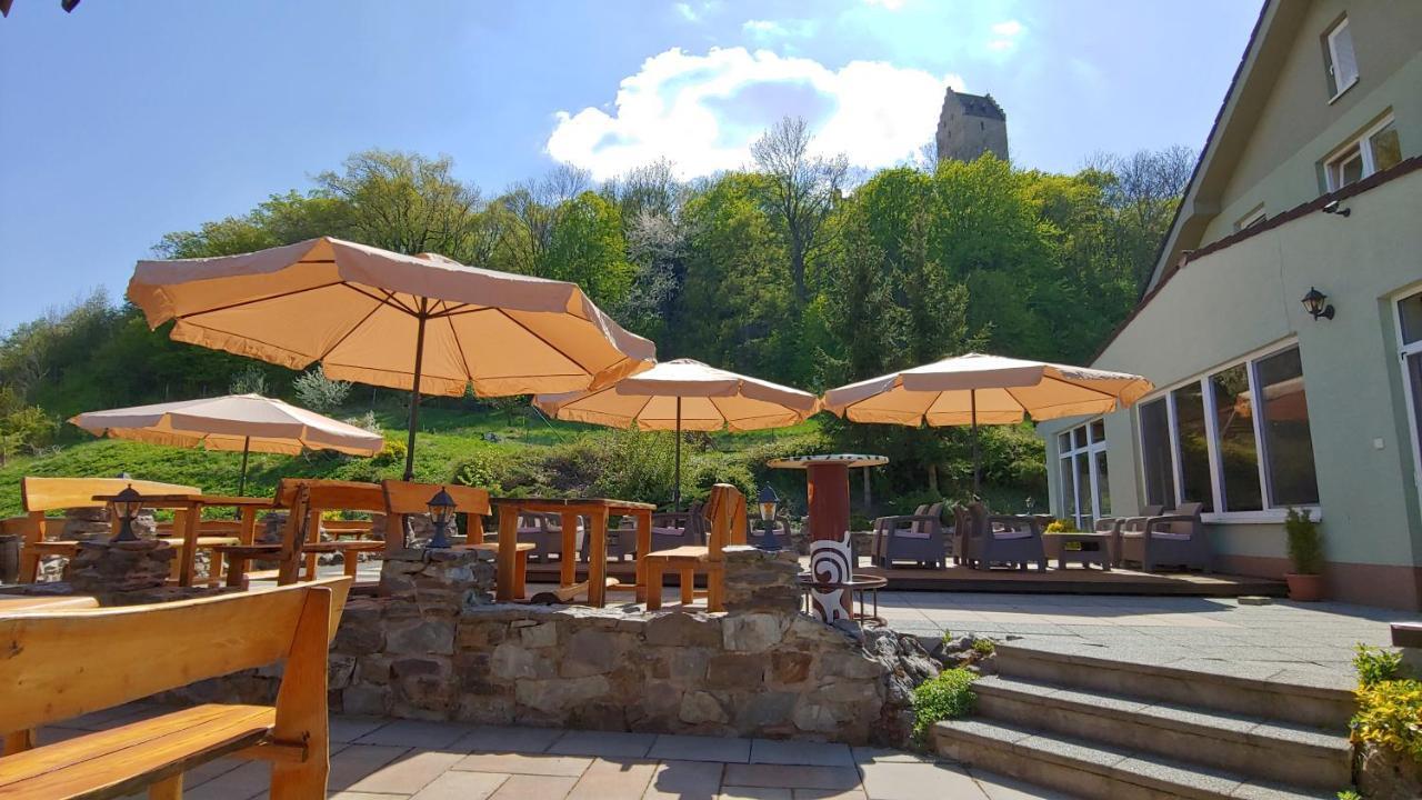 Pod Hradom Restaurant & Pension Topoľčany Exterior foto